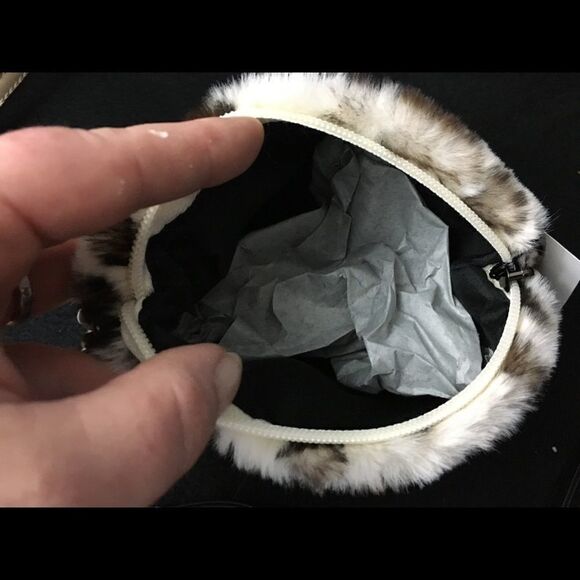 Faux Fur Cheetah Wristlet/Crossbody NWT - Picture 4 of 4